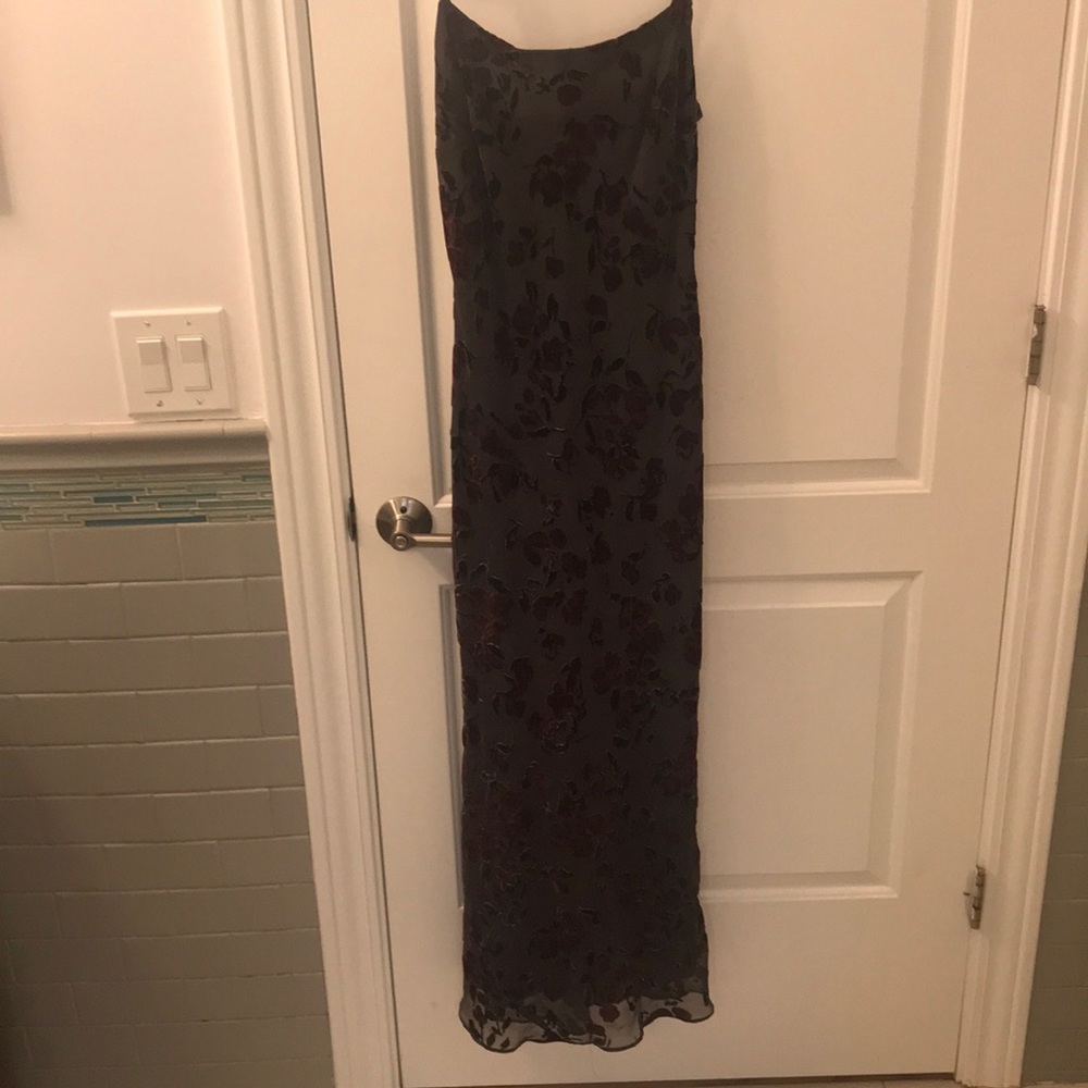 Long, grey party dress with velvet appliqués